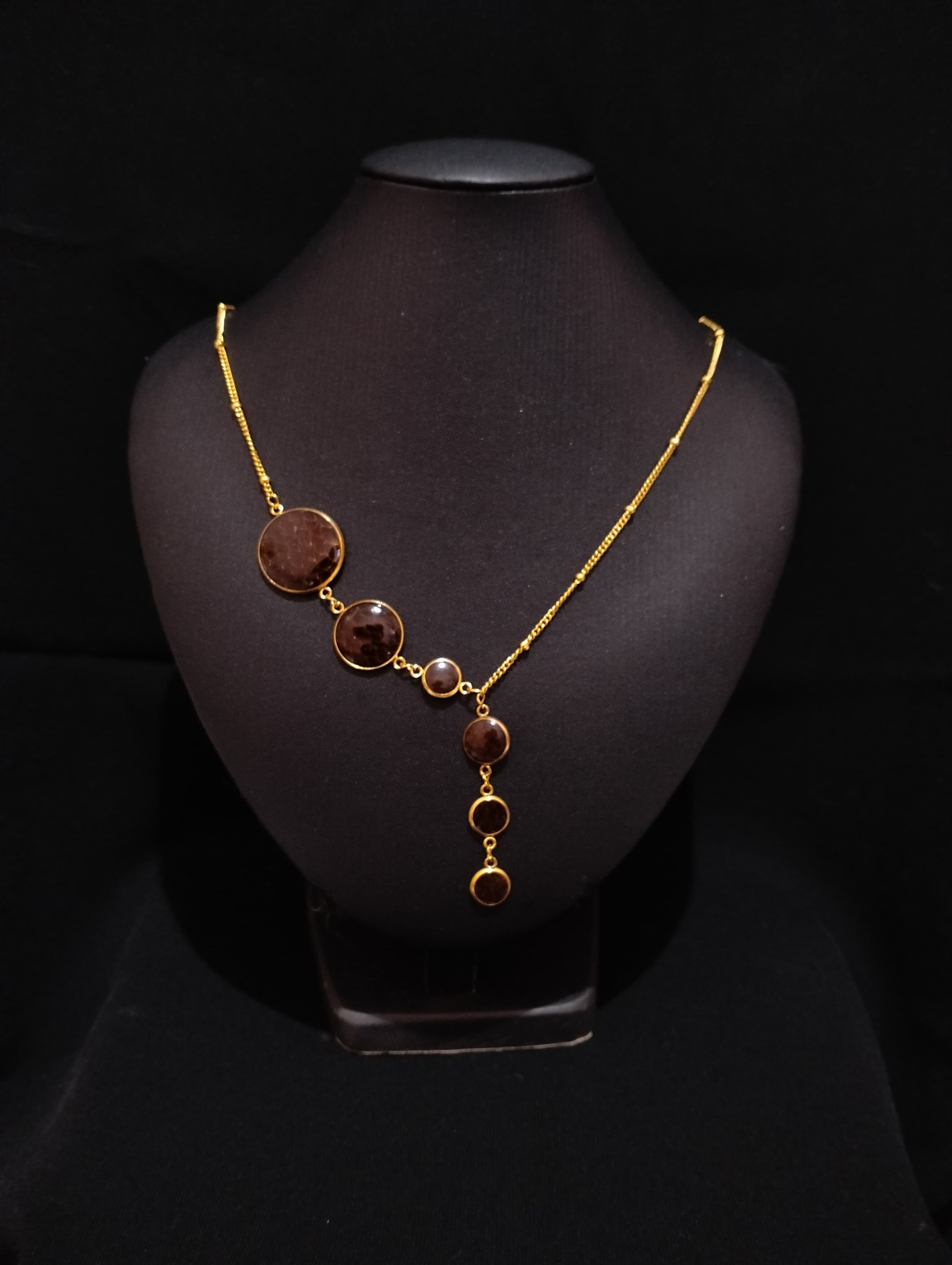 Kalung Daun dan Kulit Buah Salak Condet